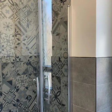 Oliver Sulla Via Del Mare Daire Levanto